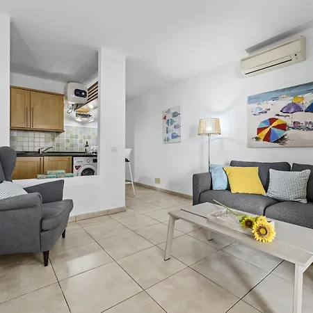 Hola Arnage Pool View Apartment Puerto del Carmen (Lanzarote)
