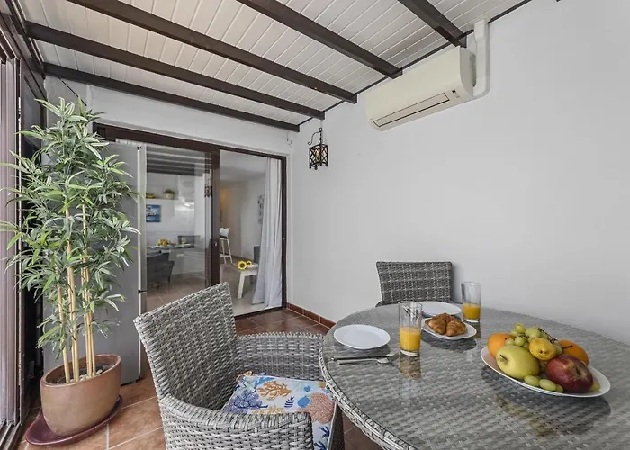 Hola Arnage Pool View Apartment Puerto del Carmen (Lanzarote)