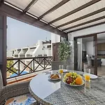 Hola Arnage Pool View