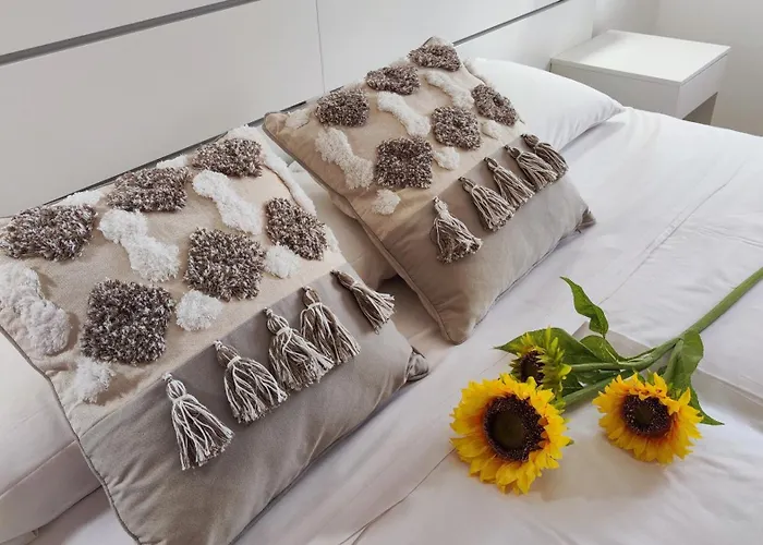 Hola Arnage Pool View *